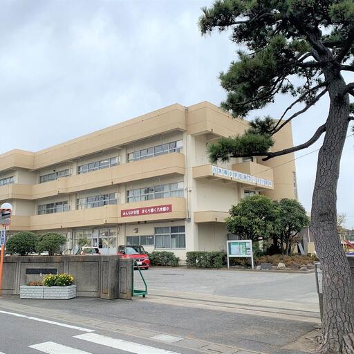 三郷市立八木郷小学校 三郷市立八木郷小学校まで約830m