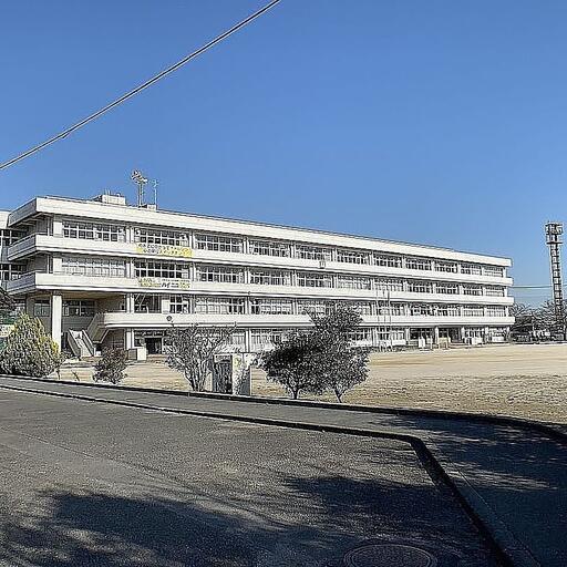 三郷市立前間中学校 三郷市立前間小学校まで約160m