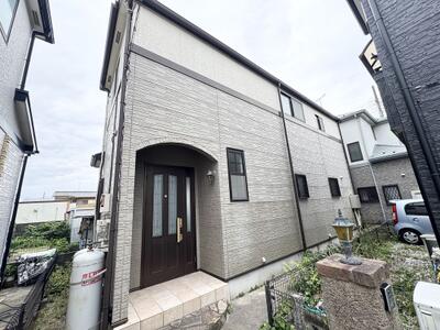 三郷市天神1丁目中古戸建・平成13年6月建築!土地面積:117.42㎡!全室南向きで陽当り良好な間取り!駐車場2台可能!資料請求だけでも大歓迎♪お気軽にお問い合わせください。