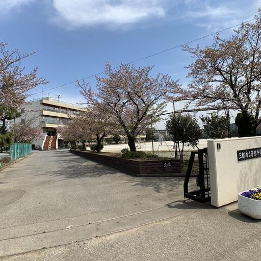 三郷市立彦糸中学校 三郷市立彦糸中学校まで約400m