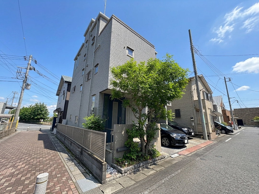 ヘーベルハウス施工の注文住宅！三郷市中央2丁目中古戸建・2006年11月建築！角地！開放的な屋上テラス！三郷中央駅徒歩8分！3階でも楽々家庭用エレベーター付き！資料請求だけでも大歓迎♪お気軽にお問い合わせください。