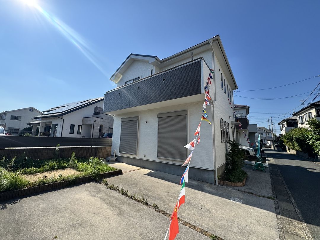 【リフォーム内容】外壁塗装・屋根カバー工法・クロス張替え・浴室交換・トイレ新規交換・洗面台交換・防蟻処理・ハウスクリーニング・三郷市彦成1丁目中古戸建（2008年建築）・土地面積：134.97㎡（約40坪）・全居室に収納スペース！資料請求だけでも大歓迎♪お気軽にお問い合わせください！