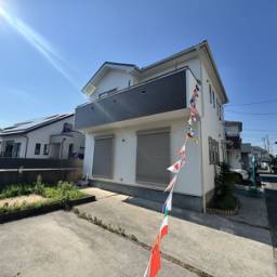 三郷市彦成1丁目中古戸建 2008年建築 4LDK リフォーム物件 駐車場2台 彦郷小学区 【リフォーム内容】外壁塗装・屋根カバー工法・クロス張替え・浴室交換・トイレ新規交換・洗面台交換・防蟻処理・ハウスクリーニング・三郷市彦成1丁目中古戸建(2008年建築)・土地面積:134.97㎡(約40坪)・全居室に収納スペース!資料請求だけでも大歓迎♪お気軽にお問い合わせください!